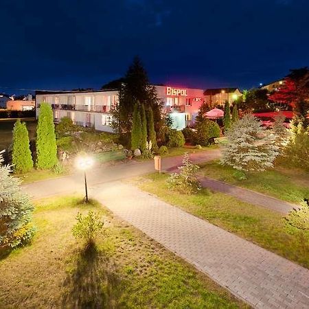Bispol Hotell Trzebiatów Exteriör bild